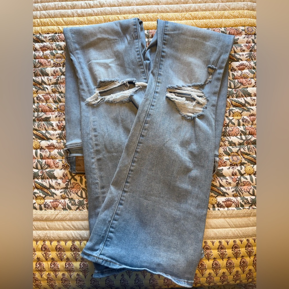 American Eagle Flared Jeans!!!